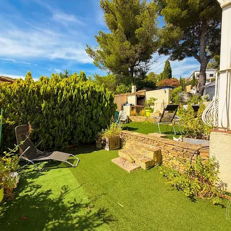 Maisonnette Avec Jardin Et Apercu A * Bandol