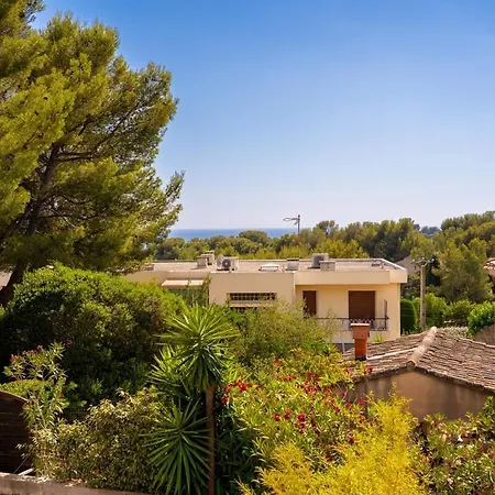 Maisonnette Avec Jardin Et Apercu A Bandol