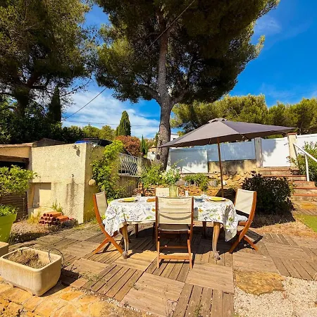 Maisonnette Avec Jardin Et Apercu A Bandol